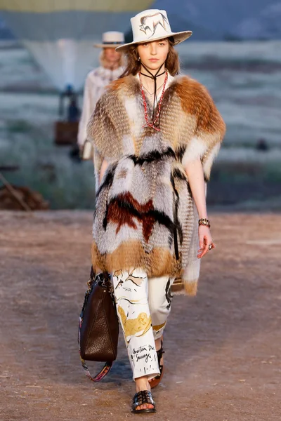 Look 25